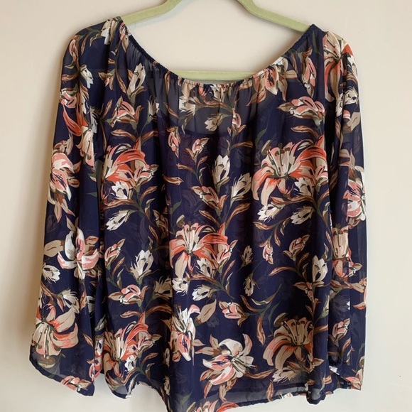 EUC Teenbell top size medium - Picture 4 of 5